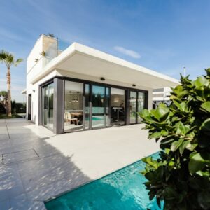 Luxury 3 BED 3 BATH Seconds Away from the Beach